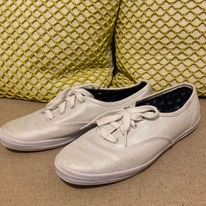 KEDS- Taylor Swift White Metallic